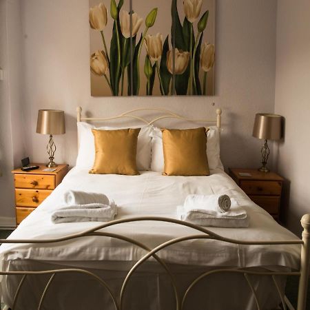 Phelips Arms Bed & Breakfast Montacute Exterior photo