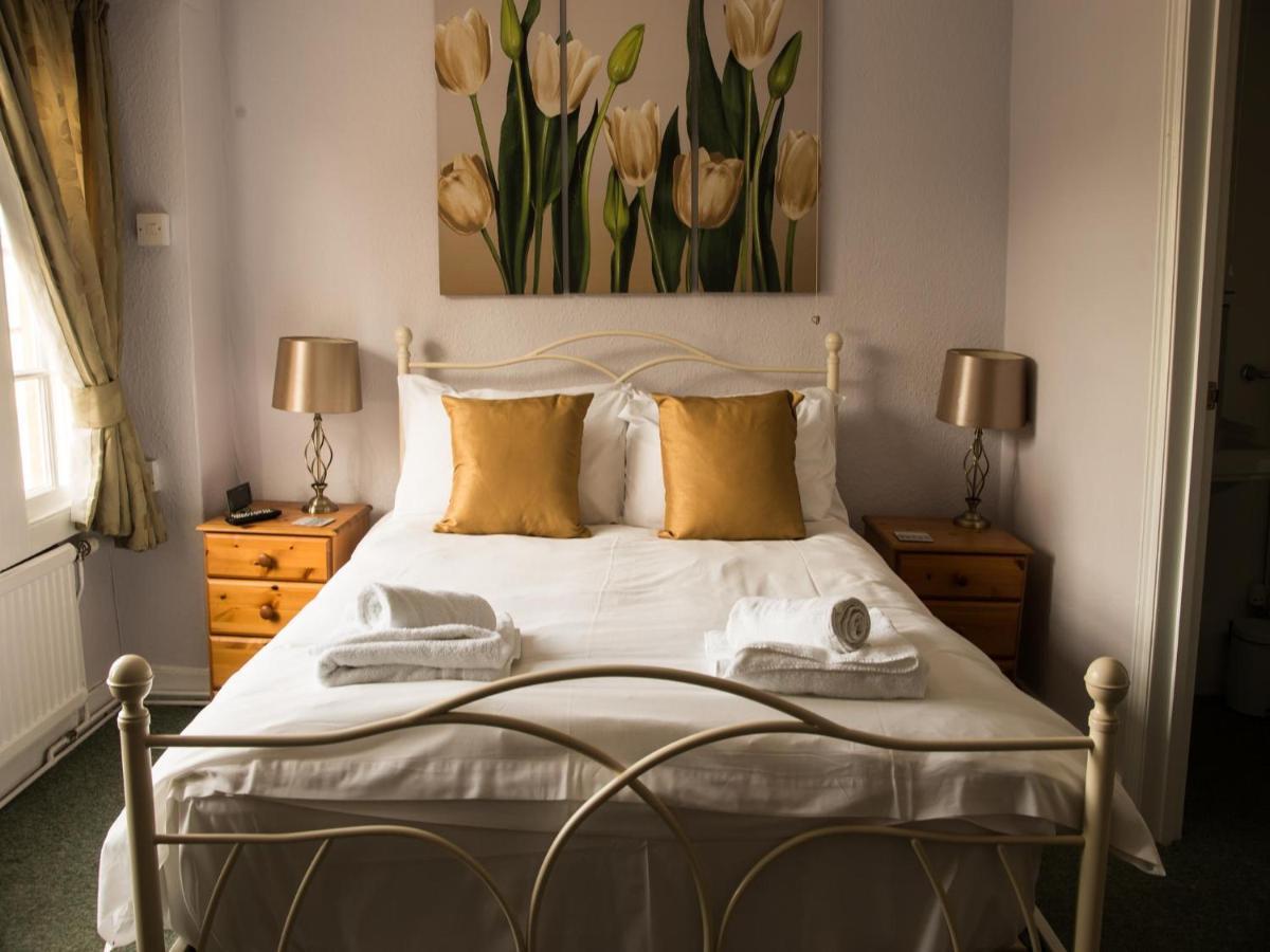 Phelips Arms Bed & Breakfast Montacute Exterior photo